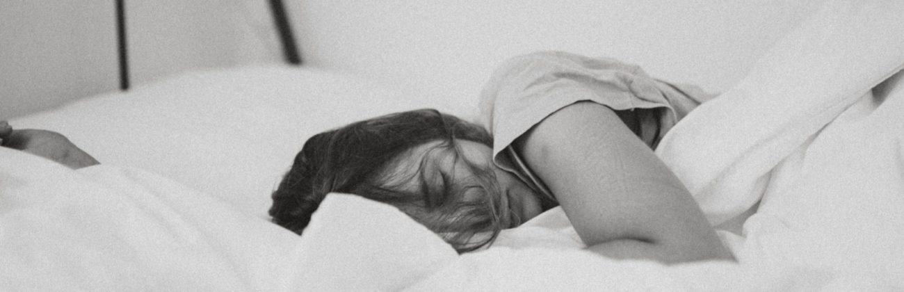 Mėnesinės ir moters miego kokybė. Kaip tai susiję?